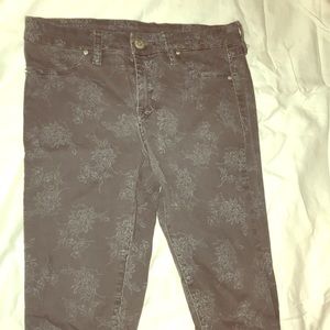 Subtle floral printed grey jeggings